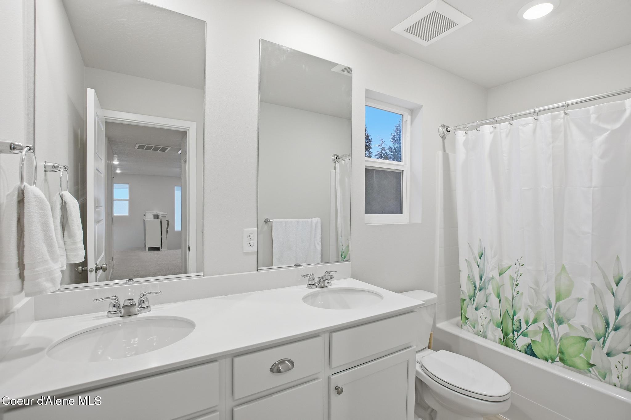 815 East Burdock Loop Hayden, ID 83835 - Photo 33 of 55 33-815 E Burdock Lp_RedHogMedia