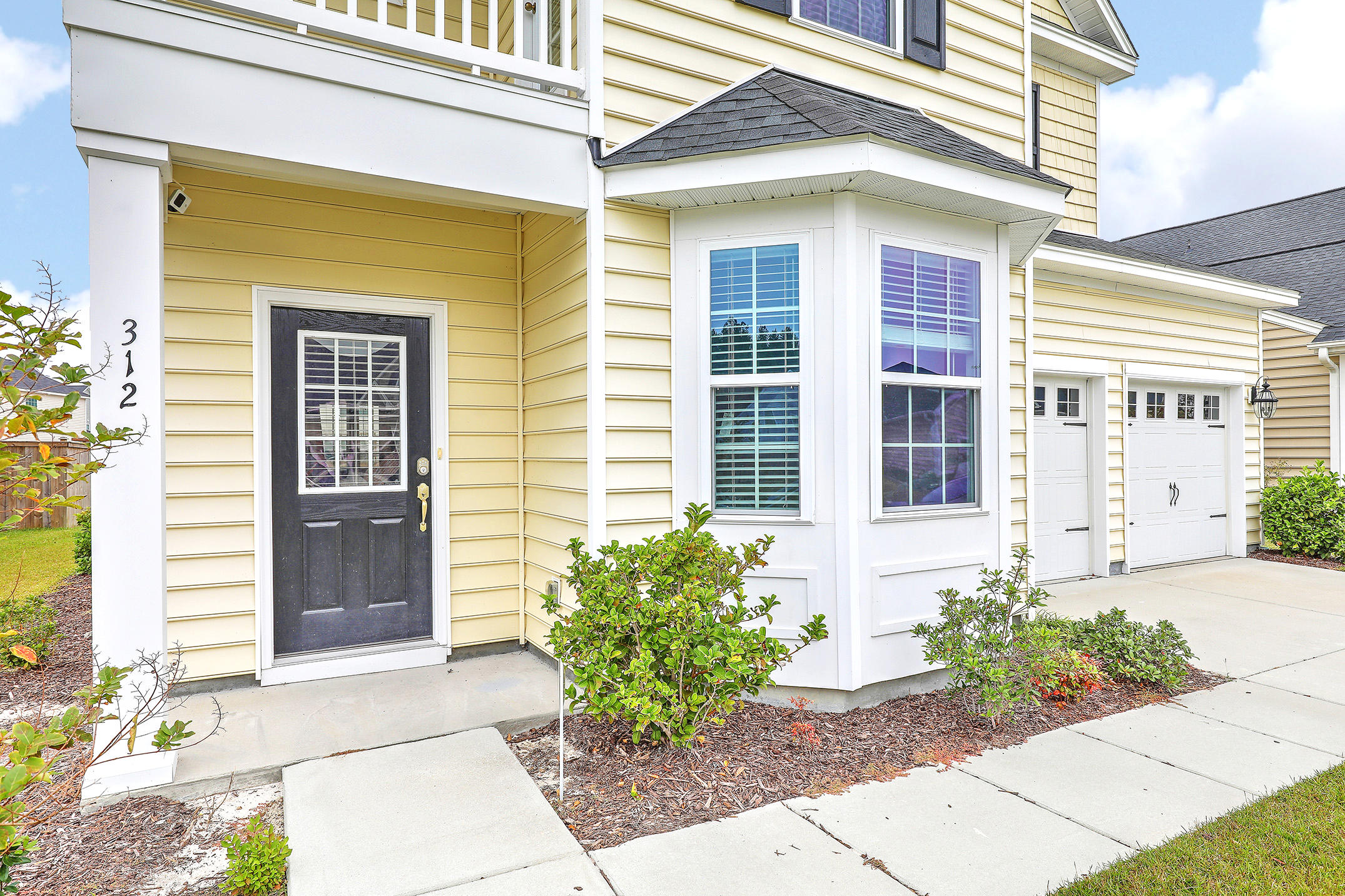312 Beautyberry Road Summerville, SC 29486 - Photo 4 of 38 1R3A7379_80_81