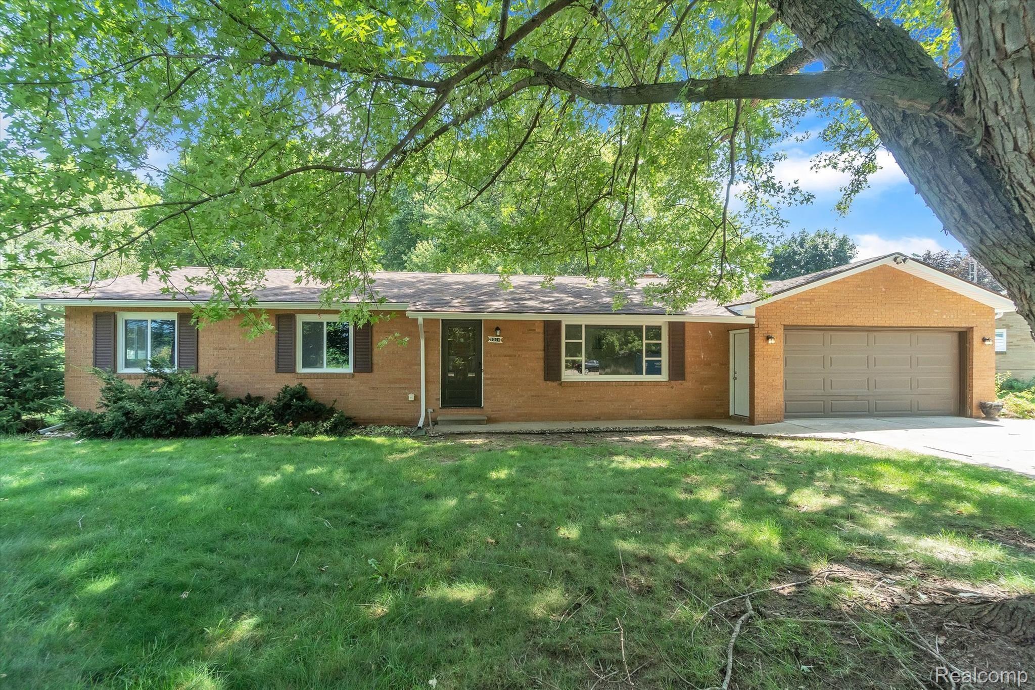 6504 North Genesee Road Flint, MI 48506 - Photo 3 of 35 03-6504 N Genesee Rd-Windowstill Real Estate Photography-2.jpg