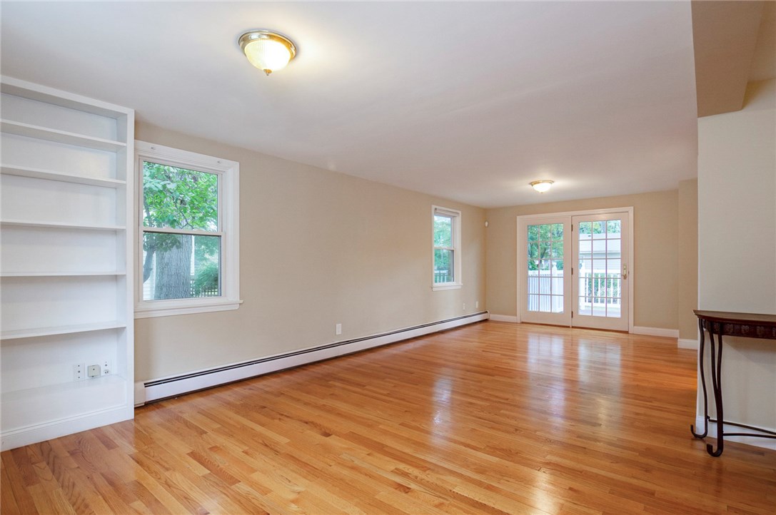 378 Toll Gate Road Warwick, RI 02886 - Photo 3 of 28