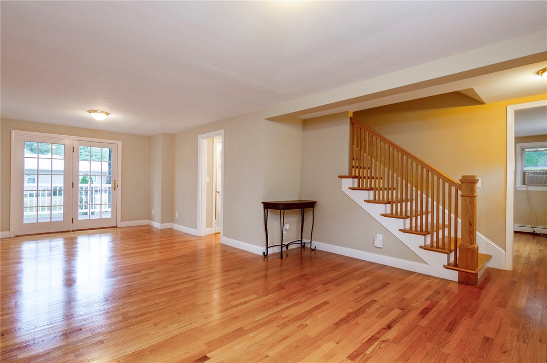 378 Toll Gate Road Warwick, RI 02886 - Photo 4 of 28
