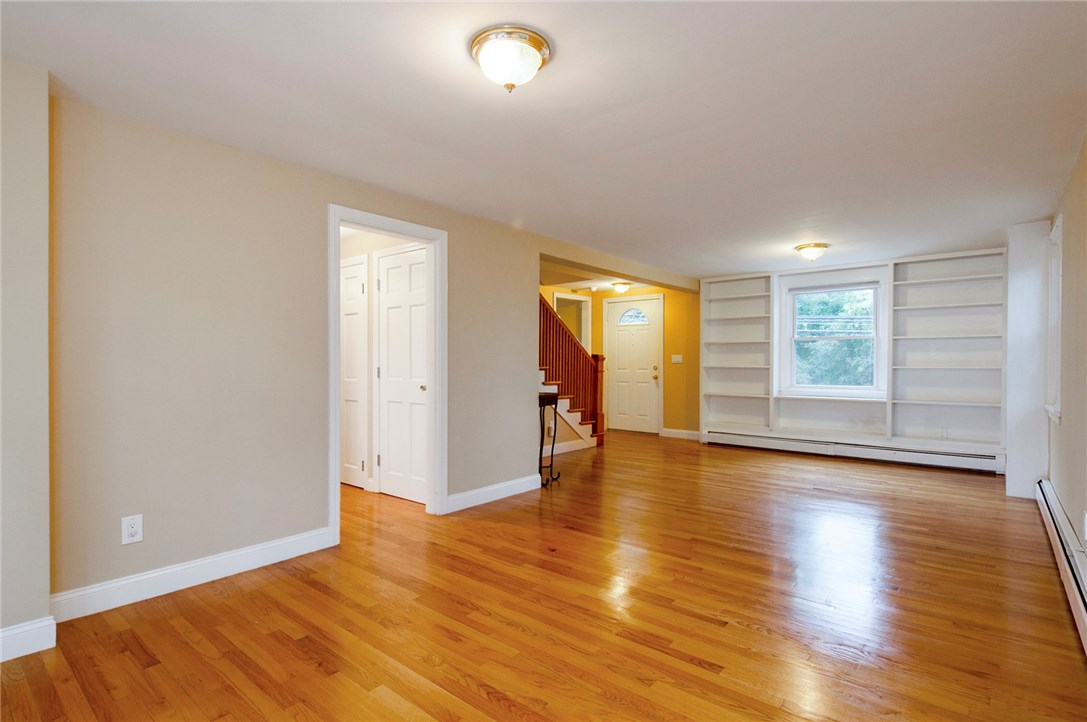 378 Toll Gate Road Warwick, RI 02886 - Photo 5 of 28