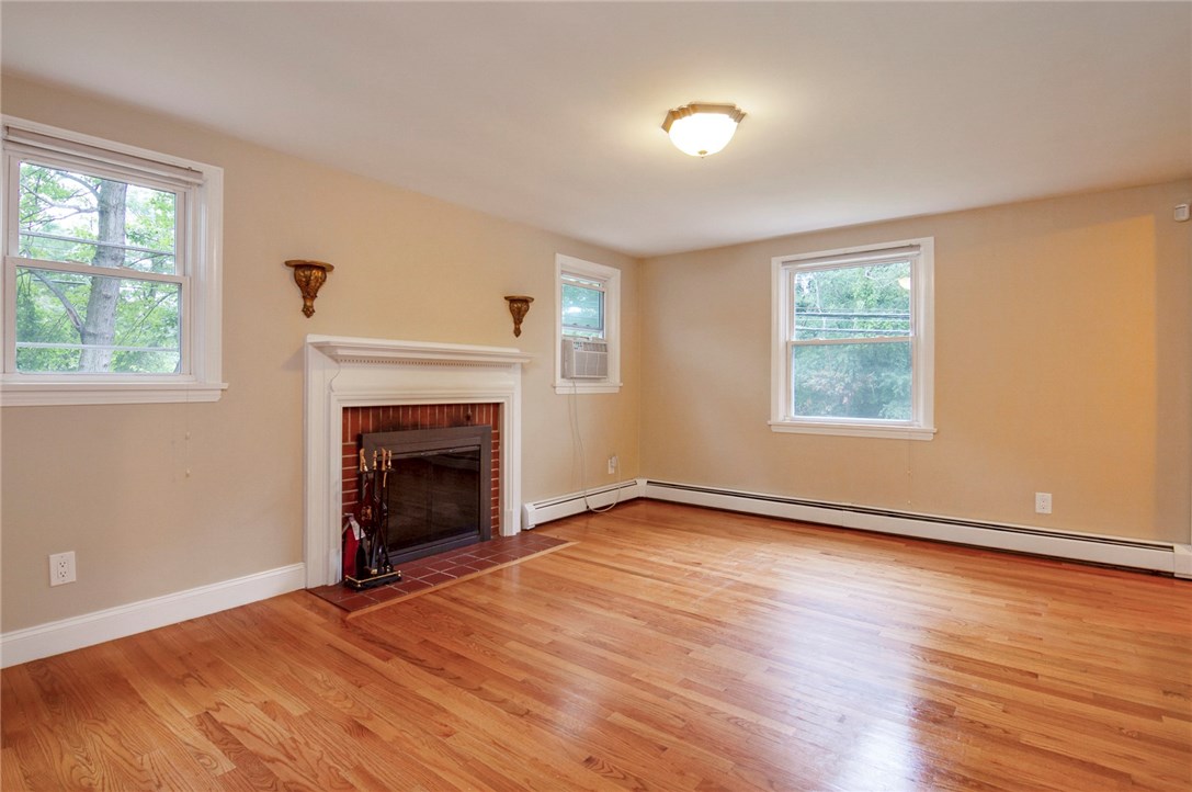 378 Toll Gate Road Warwick, RI 02886 - Photo 6 of 28