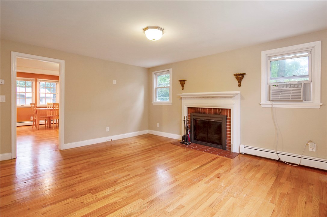 378 Toll Gate Road Warwick, RI 02886 - Photo 7 of 28