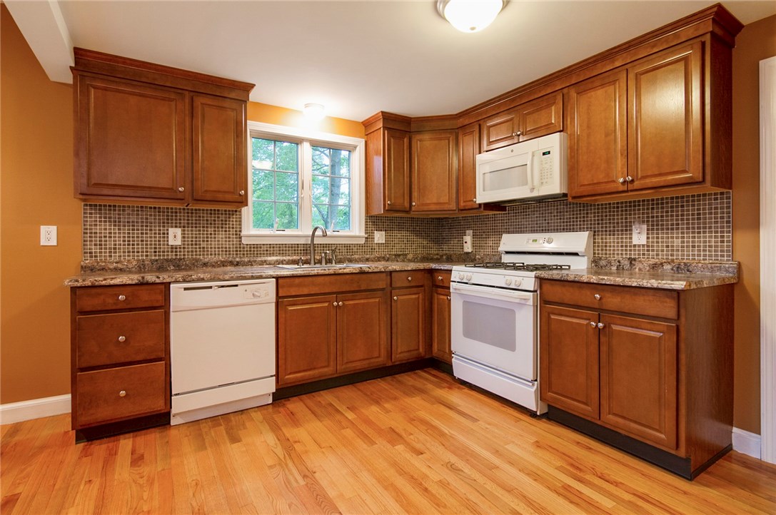 378 Toll Gate Road Warwick, RI 02886 - Photo 9 of 28