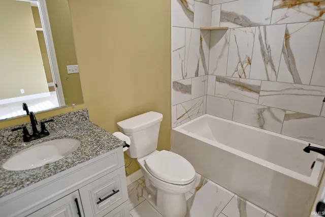 $649,900 | 10143 Gallop Way, Evansville, IN 47725