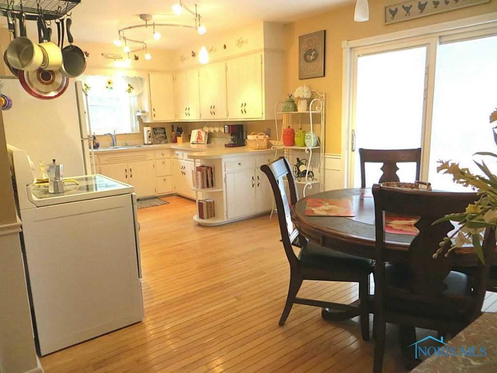 5873 Moline Martin Road Walbridge, OH 43465 - Photo 10 of 20 Kitchen.