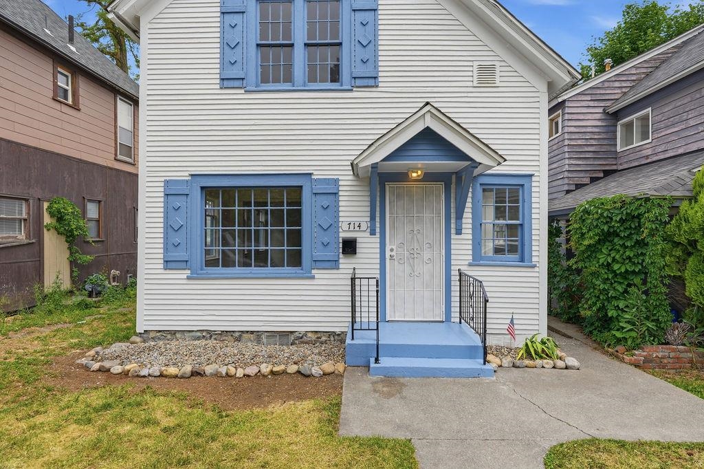 714 West Augusta Avenue Spokane, WA 99205 - Photo 3 of 36