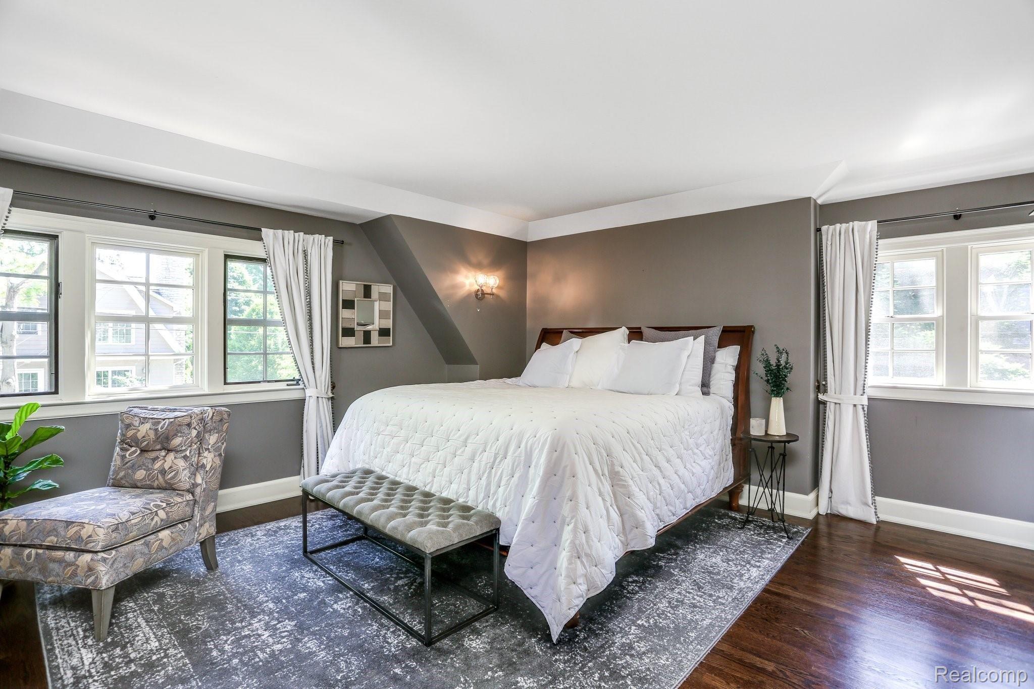 512 Rivenoak Street Birmingham, MI 48009 - Photo 22 of 47 Spectacular Master Bedroom.