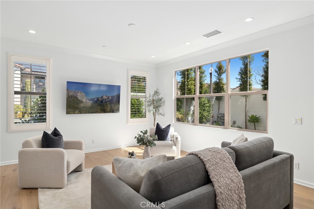 76 Decker Irvine, CA 92620 - Photo 4 of 17