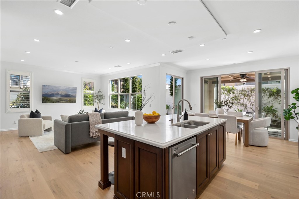 76 Decker Irvine, CA 92620 - Photo 5 of 17