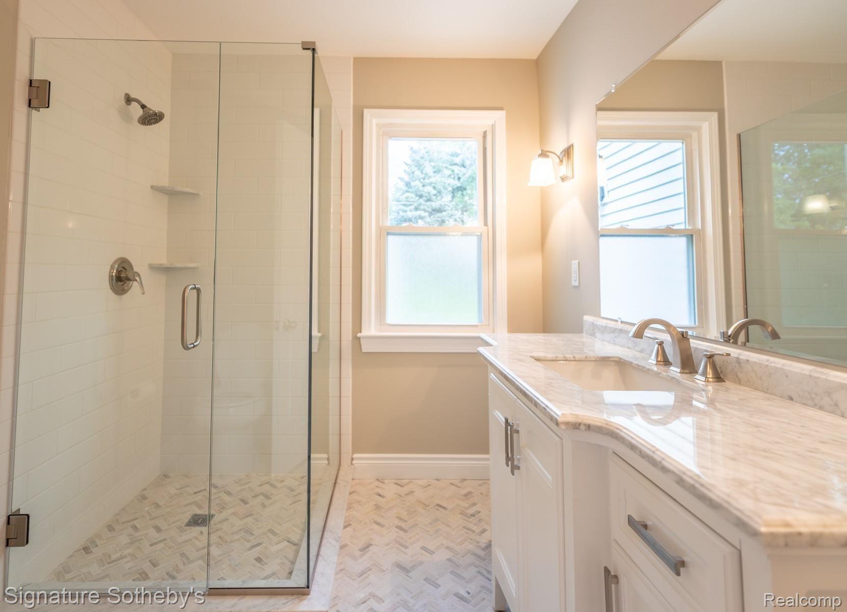 Bathroom 2.jpg