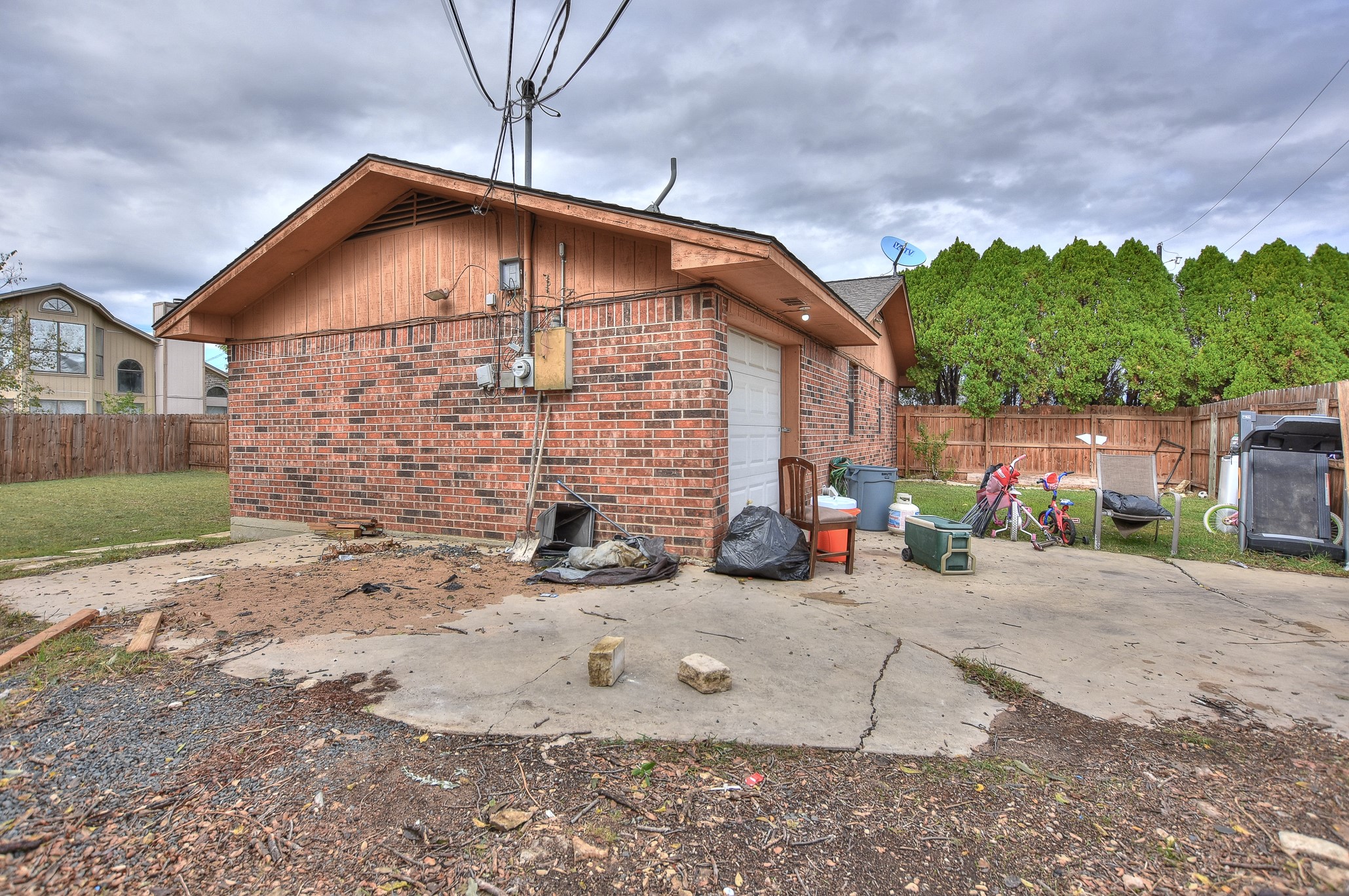 1204 Southwalk Street Georgetown, TX 78626 - Photo 17 of 19 Garage