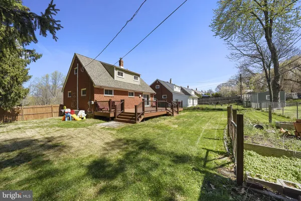 $465,000 | 7526 Henry Avenue, Philadelphia, PA 19128