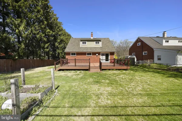 $465,000 | 7526 Henry Avenue, Philadelphia, PA 19128