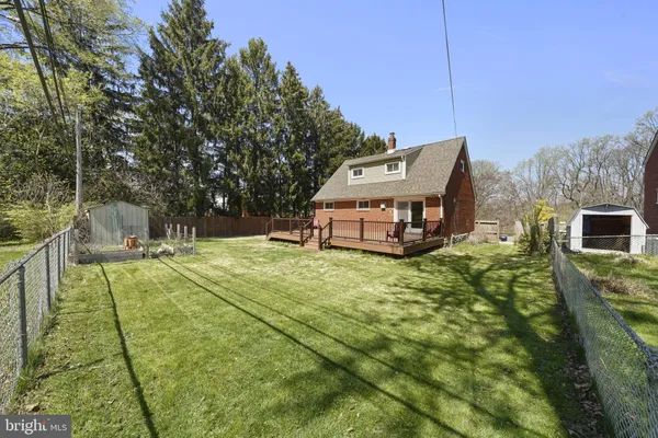 $465,000 | 7526 Henry Avenue, Philadelphia, PA 19128