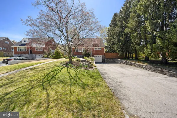 $465,000 | 7526 Henry Avenue, Philadelphia, PA 19128