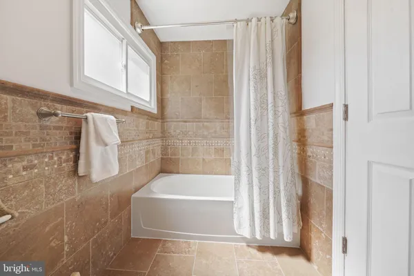 $465,000 | 7526 Henry Avenue, Philadelphia, PA 19128