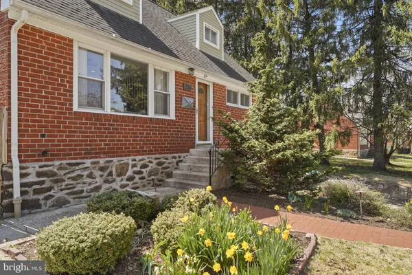 $465,000 | 7526 Henry Avenue, Philadelphia, PA 19128