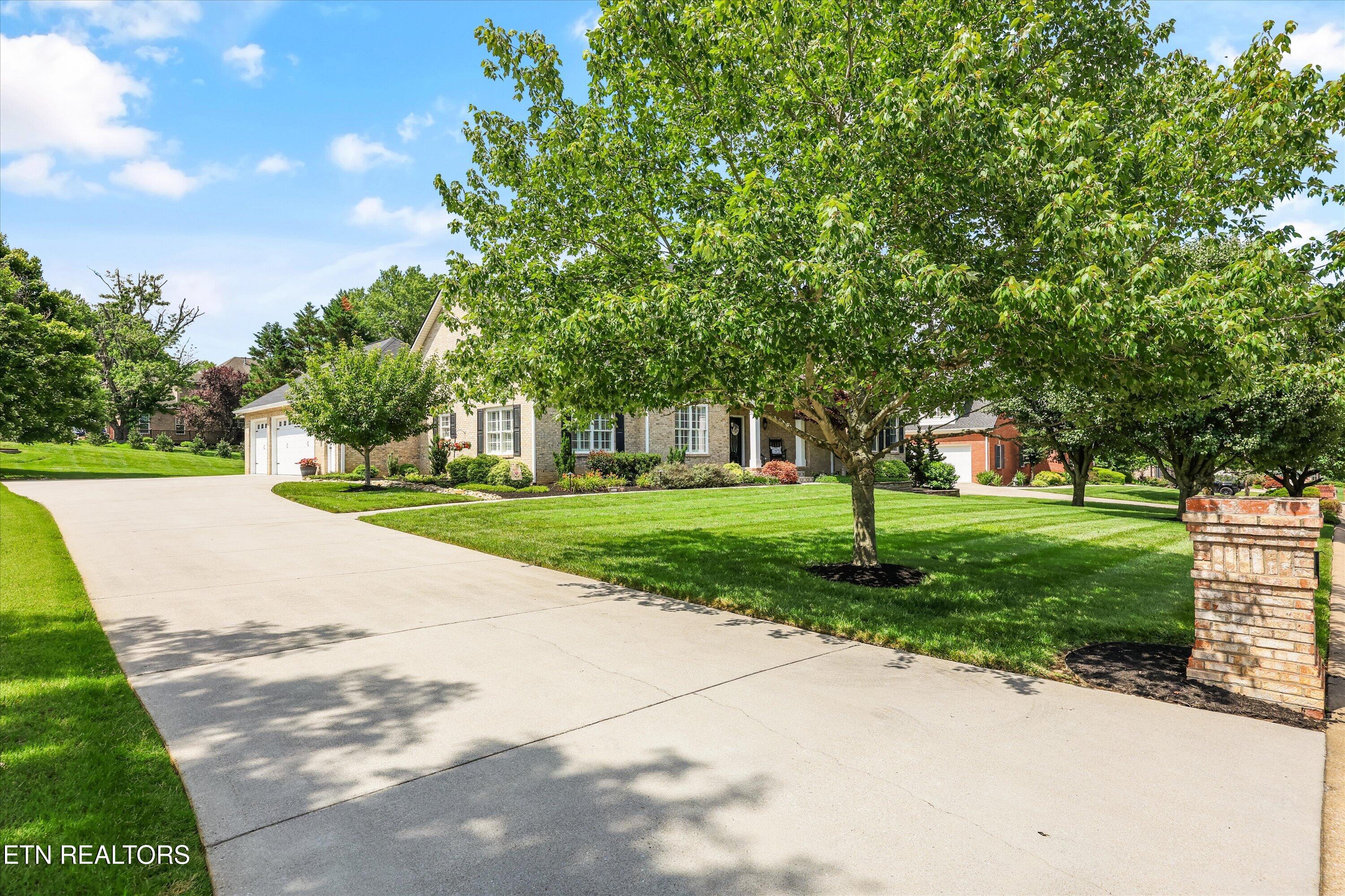 64 Rolling Links Boulevard Oak Ridge, TN 37830 - Photo 38 of 54 Front Exterior