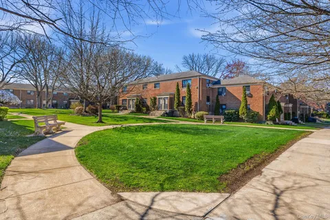 $368,000 | 220-76 75th Avenue, Unit 180A2 | Oakland Gardens