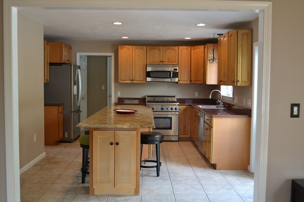 28 Mary Jane Road Franklin, MA 02038 - Photo 3 of 25 Gallery Image 3