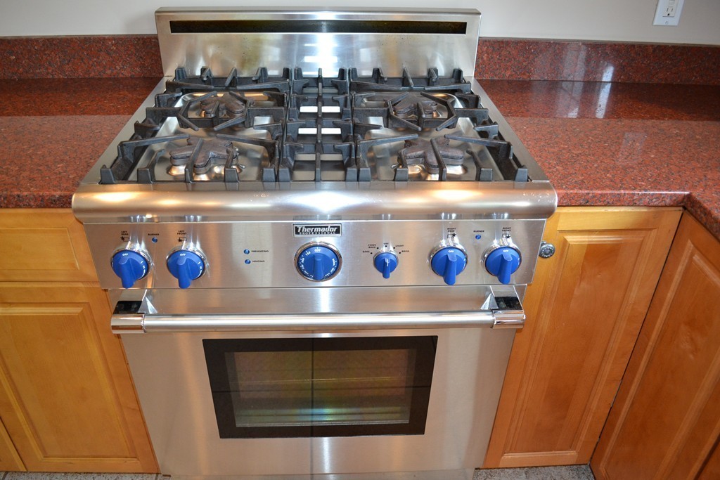 28 Mary Jane Road Franklin, MA 02038 - Photo 4 of 25 Gallery Image 4