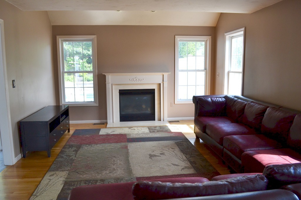 28 Mary Jane Road Franklin, MA 02038 - Photo 7 of 25 Gallery Image 7