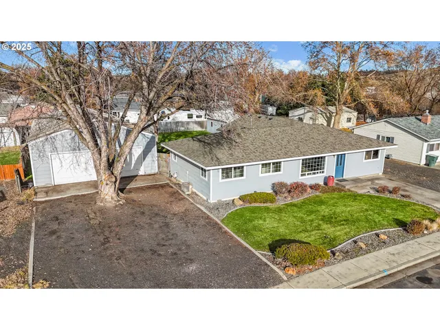 a black and white photo of a house