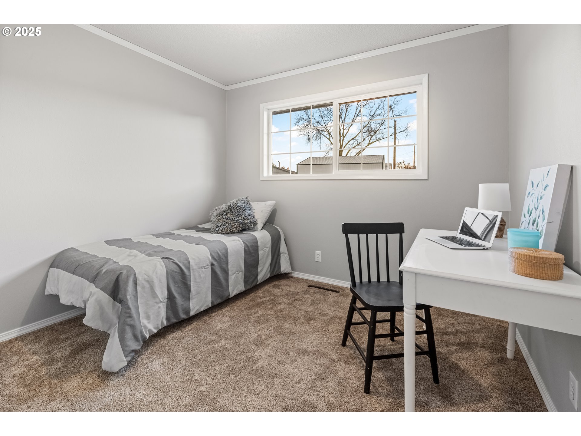 4207 Southwest Sheridan Avenue Pendleton, OR 97801 - Photo 20 of 34 a bedroom with a bed a table and chair