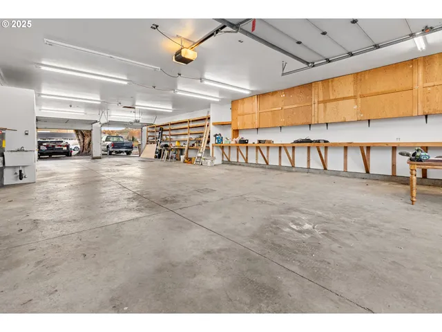 a view of a parking area