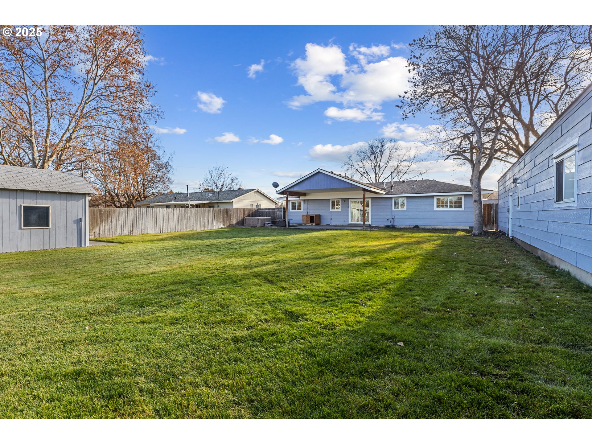 4207 Southwest Sheridan Avenue Pendleton, OR 97801 - Photo 33 of 34 a view of a house with a big yard