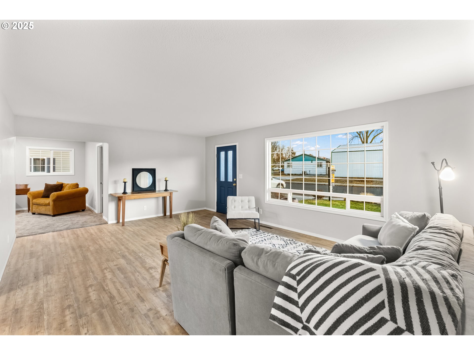 4207 Southwest Sheridan Avenue Pendleton, OR 97801 - Photo 9 of 34 a bedroom with a bed and a large window
