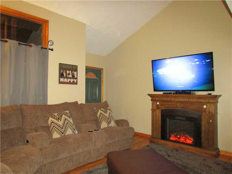 208 Ferncliff Road Rices Landing, PA 15357 - Photo 4 of 25 Living Room.