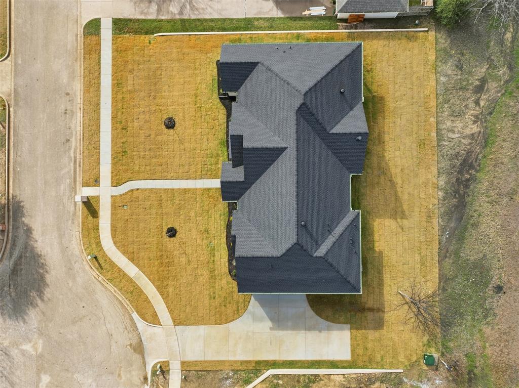 509 Emma Lane Grandview, TX 76050 - Photo 4 of 35