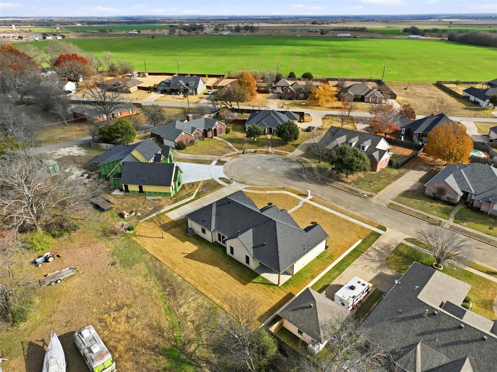 509 Emma Lane Grandview, TX 76050 - Photo 6 of 35