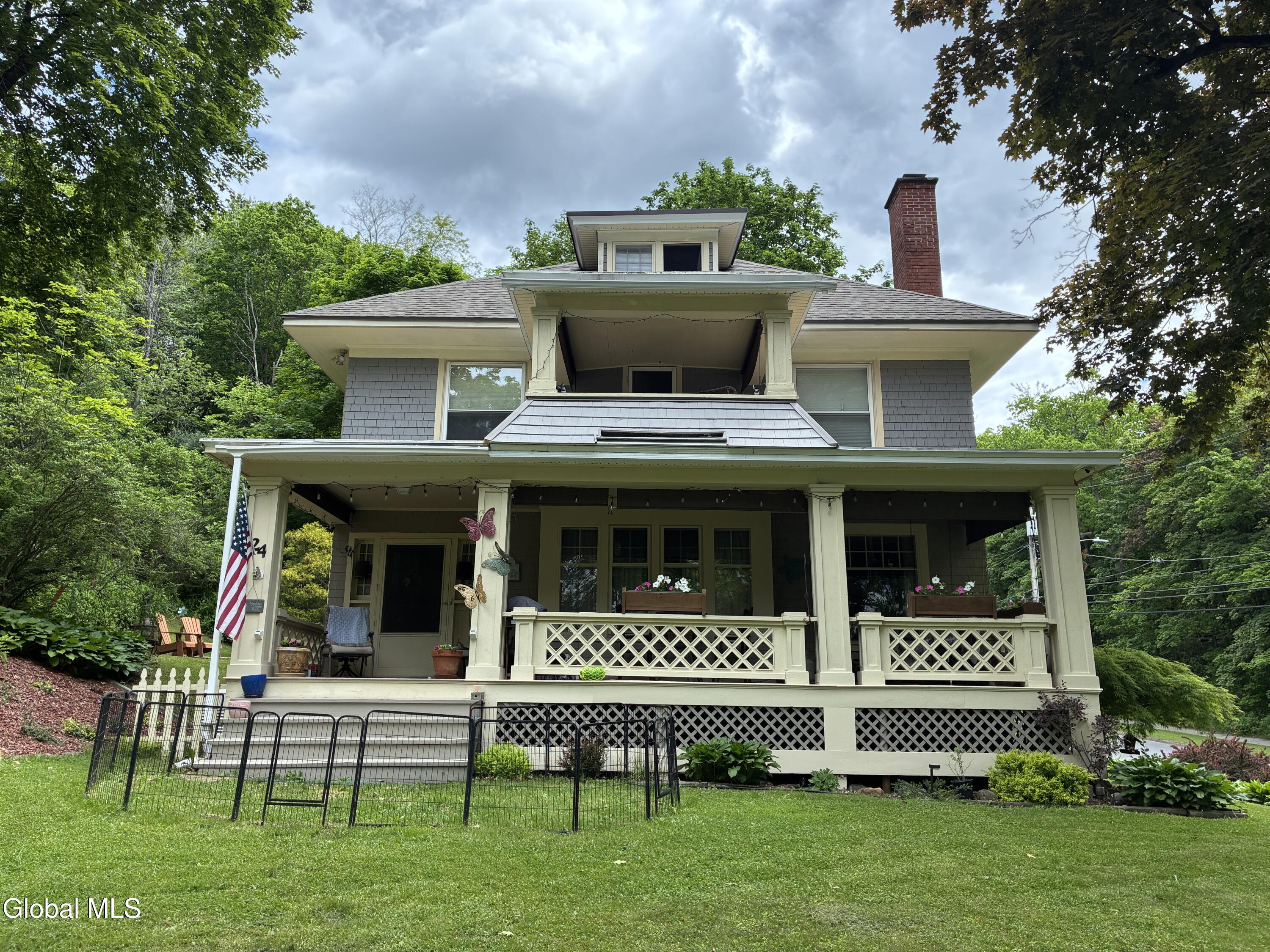 24 Northampton Road Amsterdam, NY 12010 - Photo 1 of 46 IMG_6083