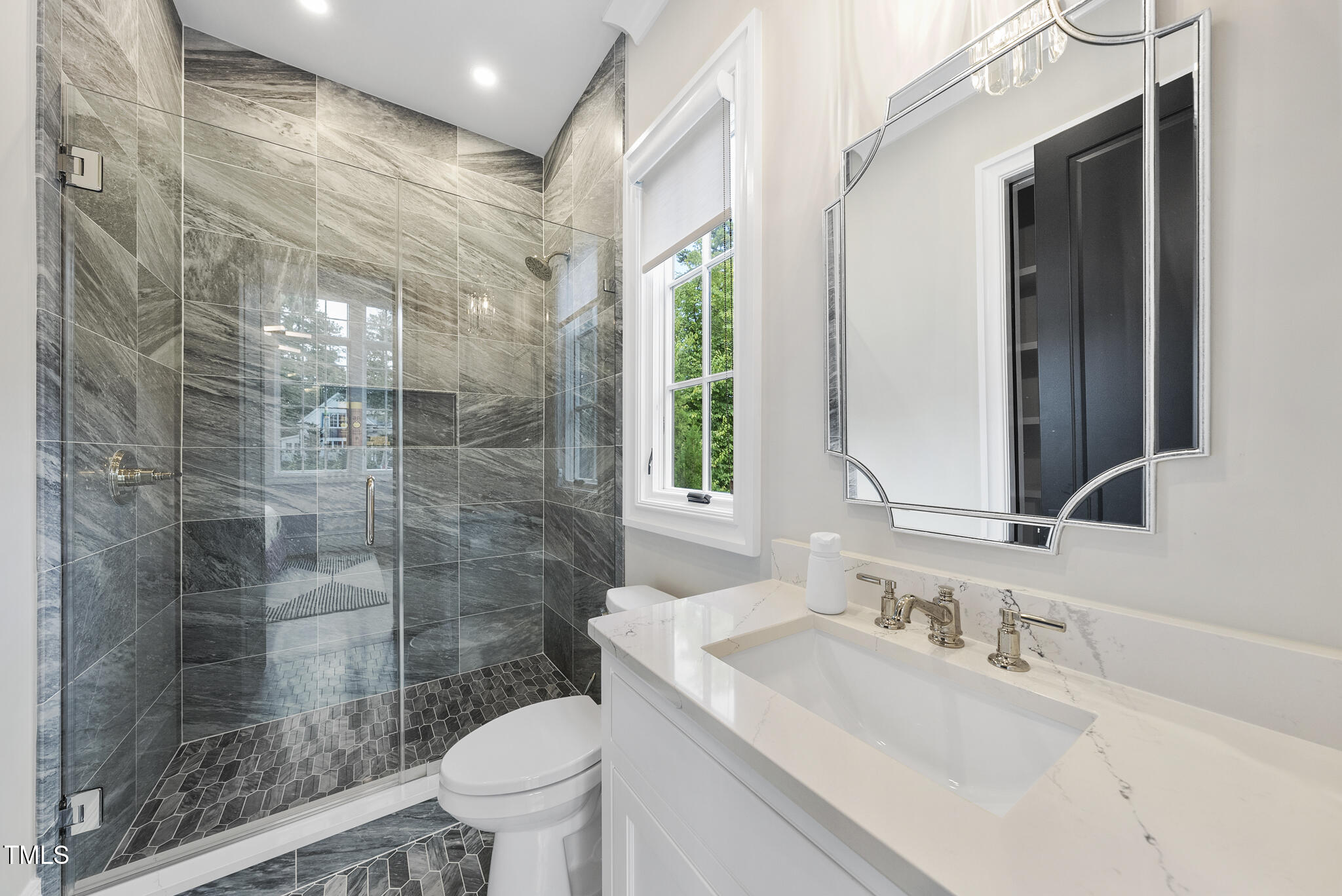 812 Manchester Drive Raleigh, NC 27609 - Photo 10 of 54 DSC03184