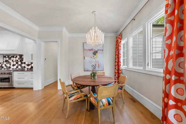 a en suite bathroom with a sink and a mirror