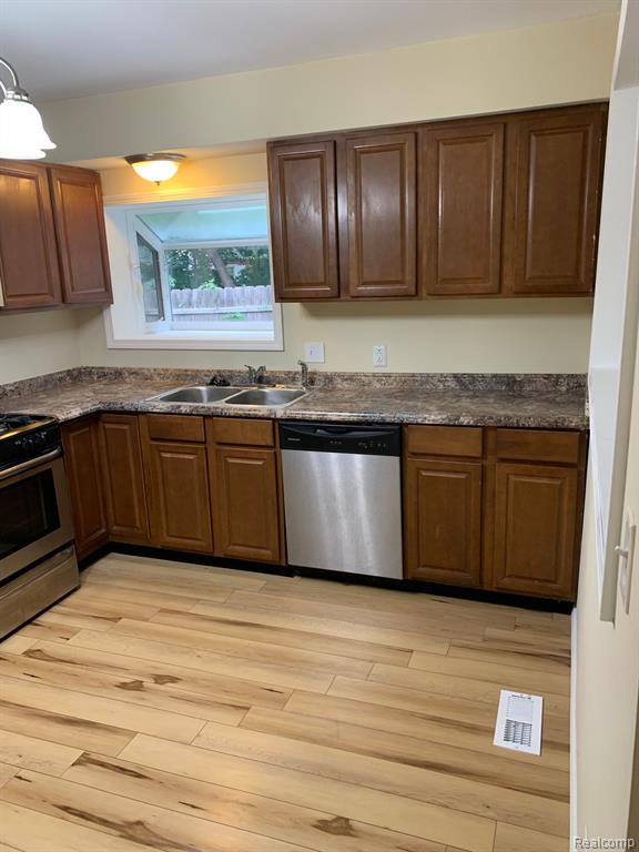 1200 Bangor Road Waterford, MI 48328 - Photo 4 of 20