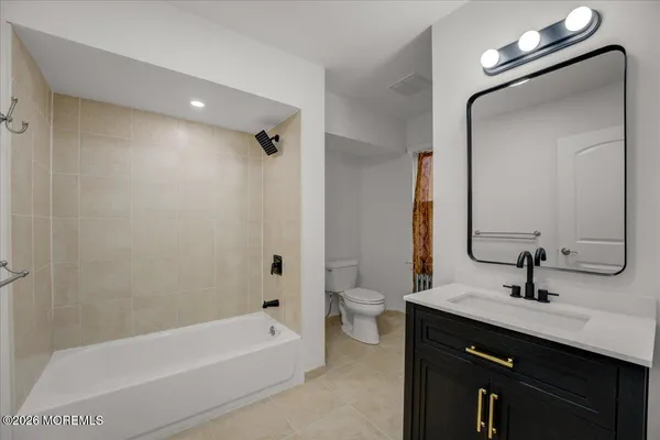 $3,300 | 201 Gatzmer Avenue, Unit UPSTAIRS, Jamesburg, NJ 08831