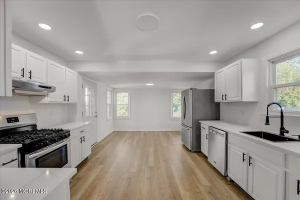 $3,300 | 201 Gatzmer Avenue, Unit UPSTAIRS, Jamesburg, NJ 08831