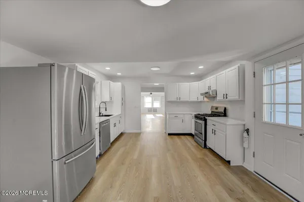 $3,300 | 201 Gatzmer Avenue, Unit UPSTAIRS, Jamesburg, NJ 08831