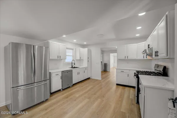 $3,300 | 201 Gatzmer Avenue, Unit UPSTAIRS, Jamesburg, NJ 08831