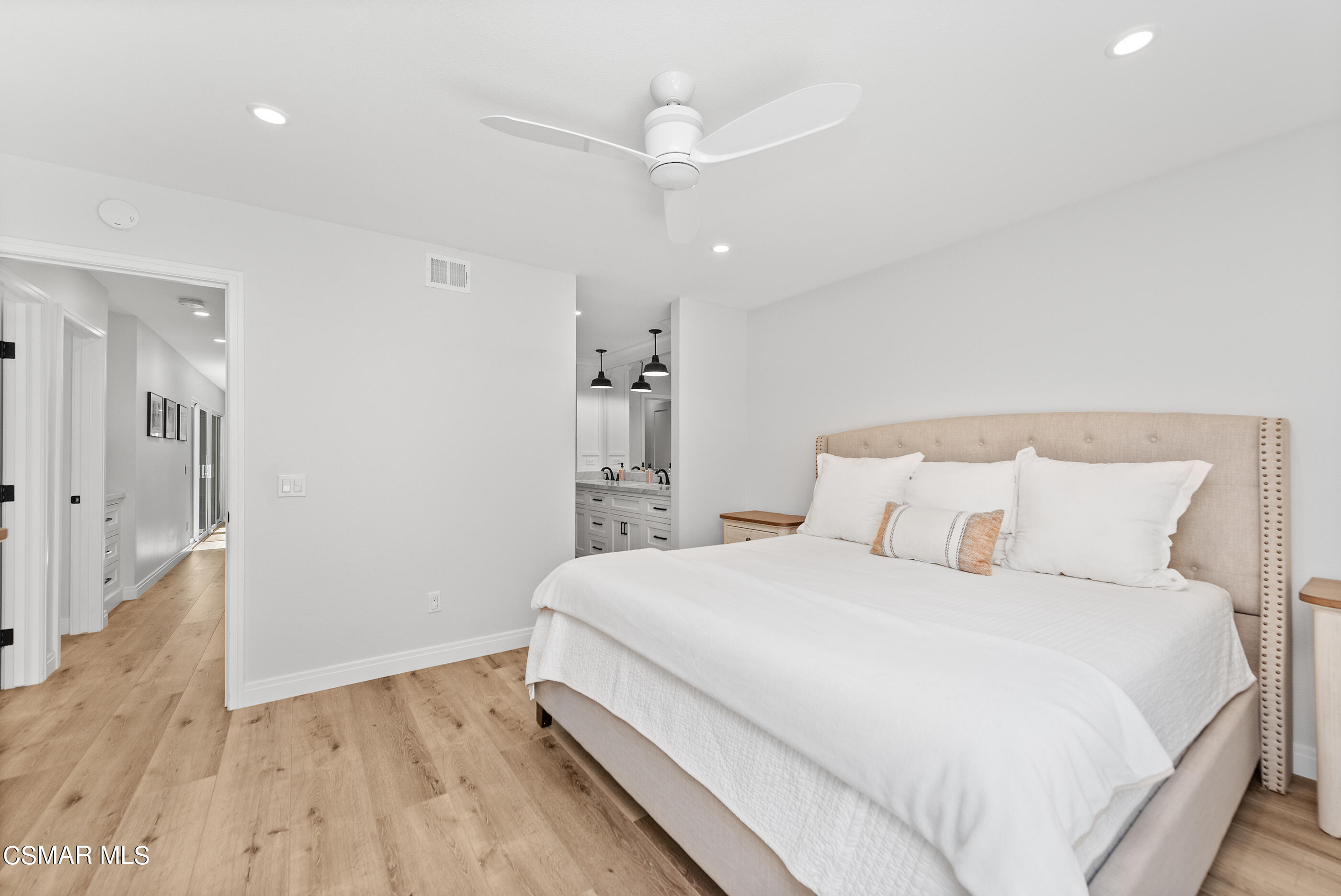 14951 Reedley Street Moorpark, CA 93021 - Photo 15 of 35 14951 Reedley St Moorpark-18