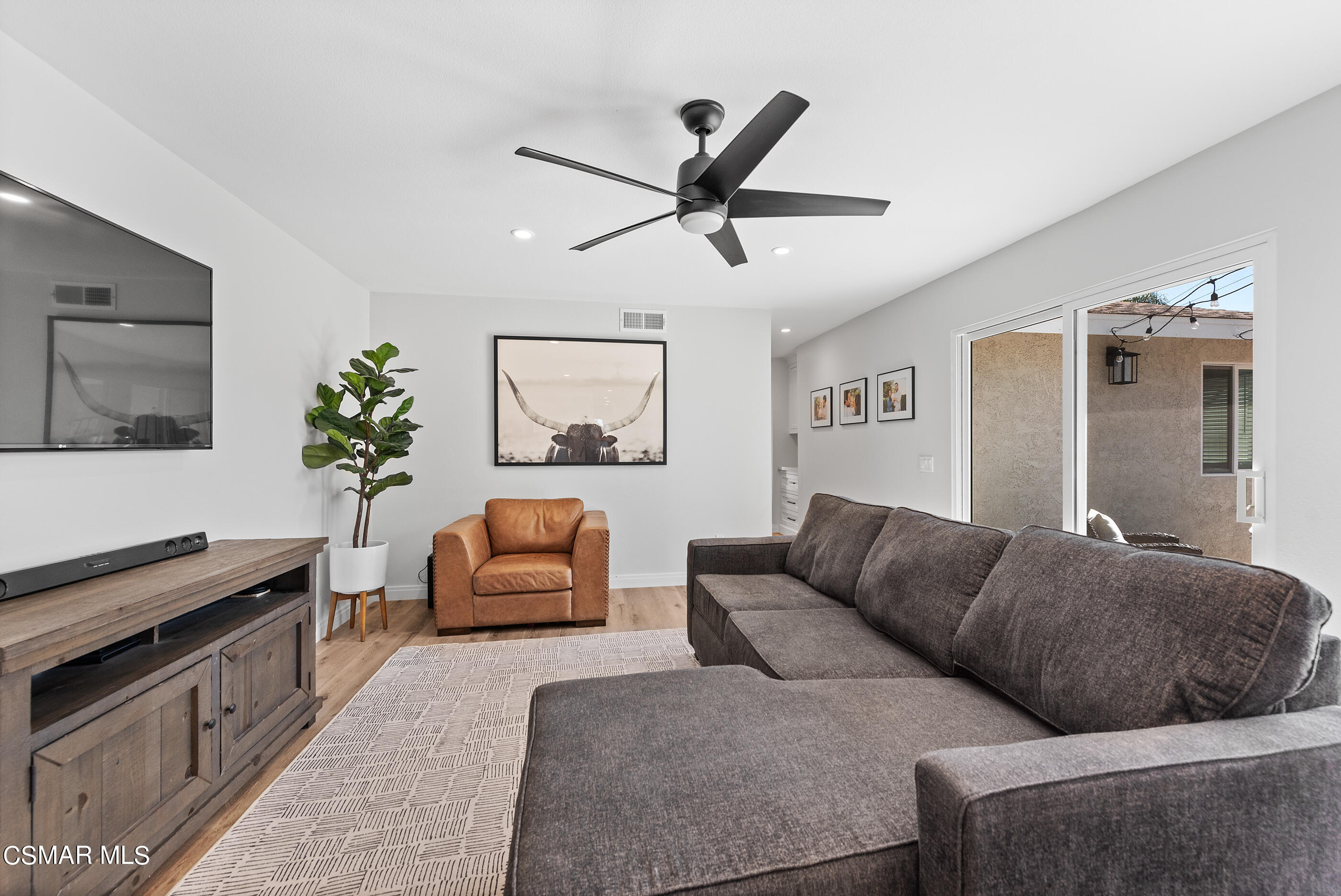 14951 Reedley Street Moorpark, CA 93021 - Photo 5 of 35 14951 Reedley St Moorpark-7
