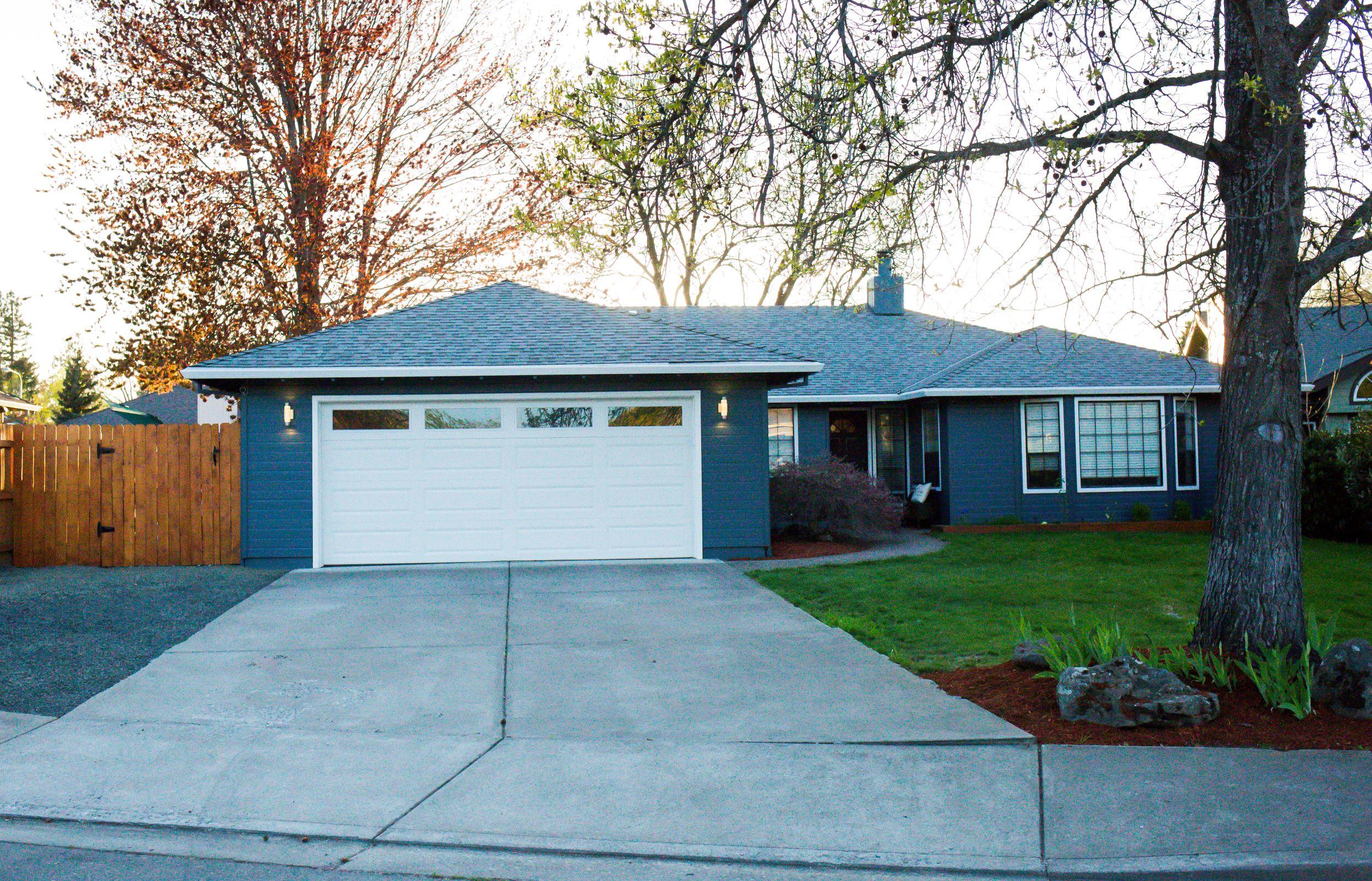 837 Ridgeway Circle Medford, OR 97504 - Photo 1 of 35 837 Ridgeway Cir