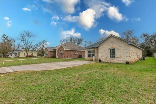 $300,000 | 1114 Houston Street, Waco, TX 76704