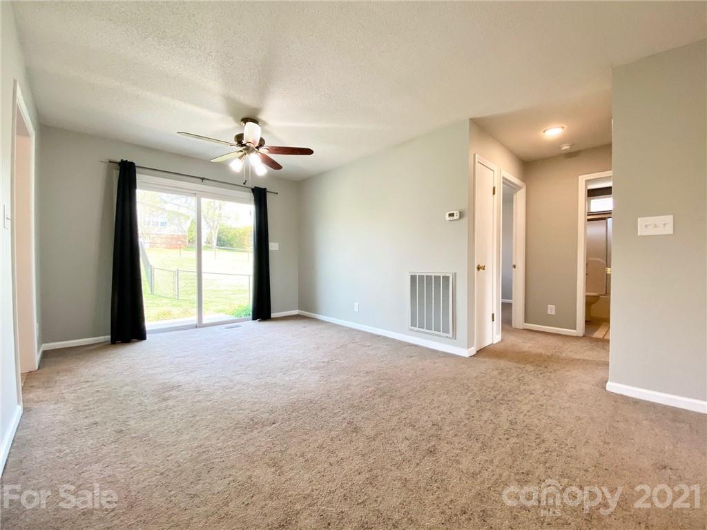 78 Cedar Road Hickory, NC 28601 - Photo 4 of 34 Gallery Image 4