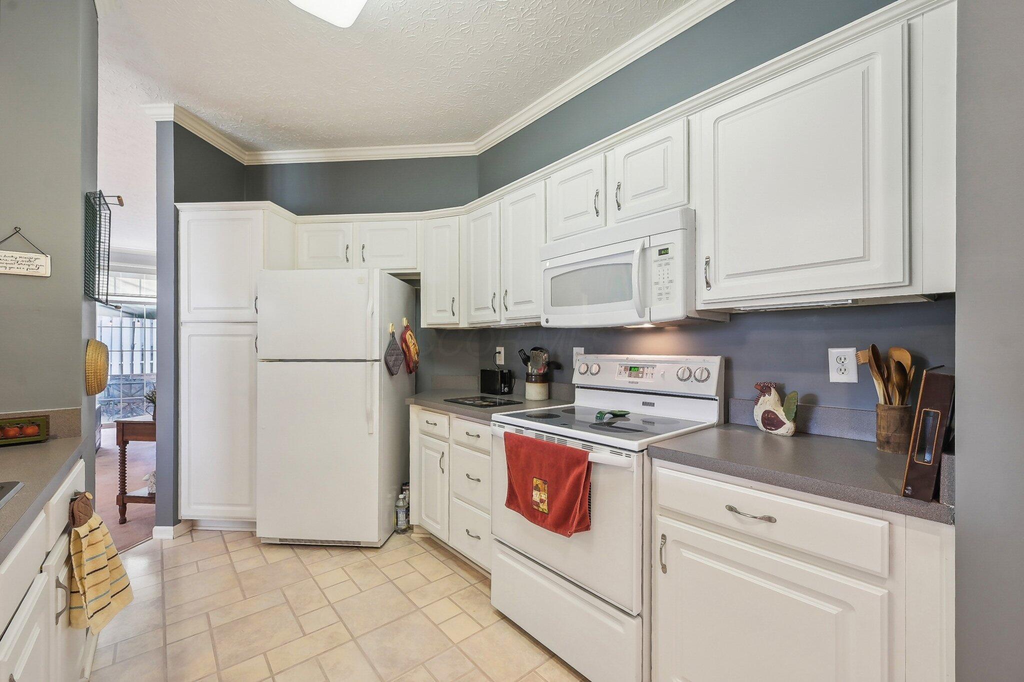 5993 Naughten Ridge Court Columbus, OH 43213 - Photo 21 of 51 Kitchen